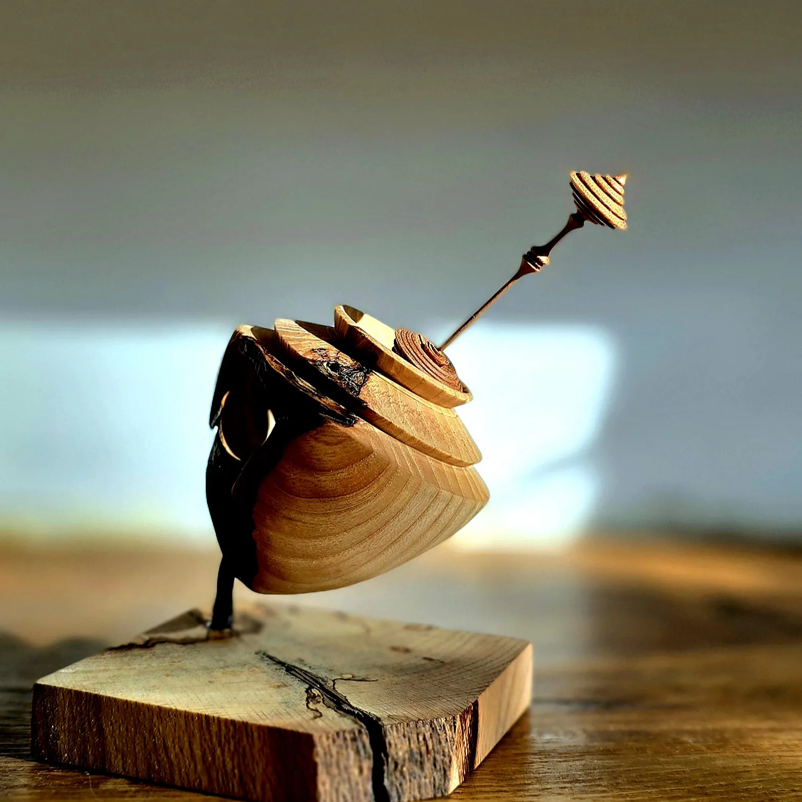 sculpture tournage sur bois avec trembleur en noyer