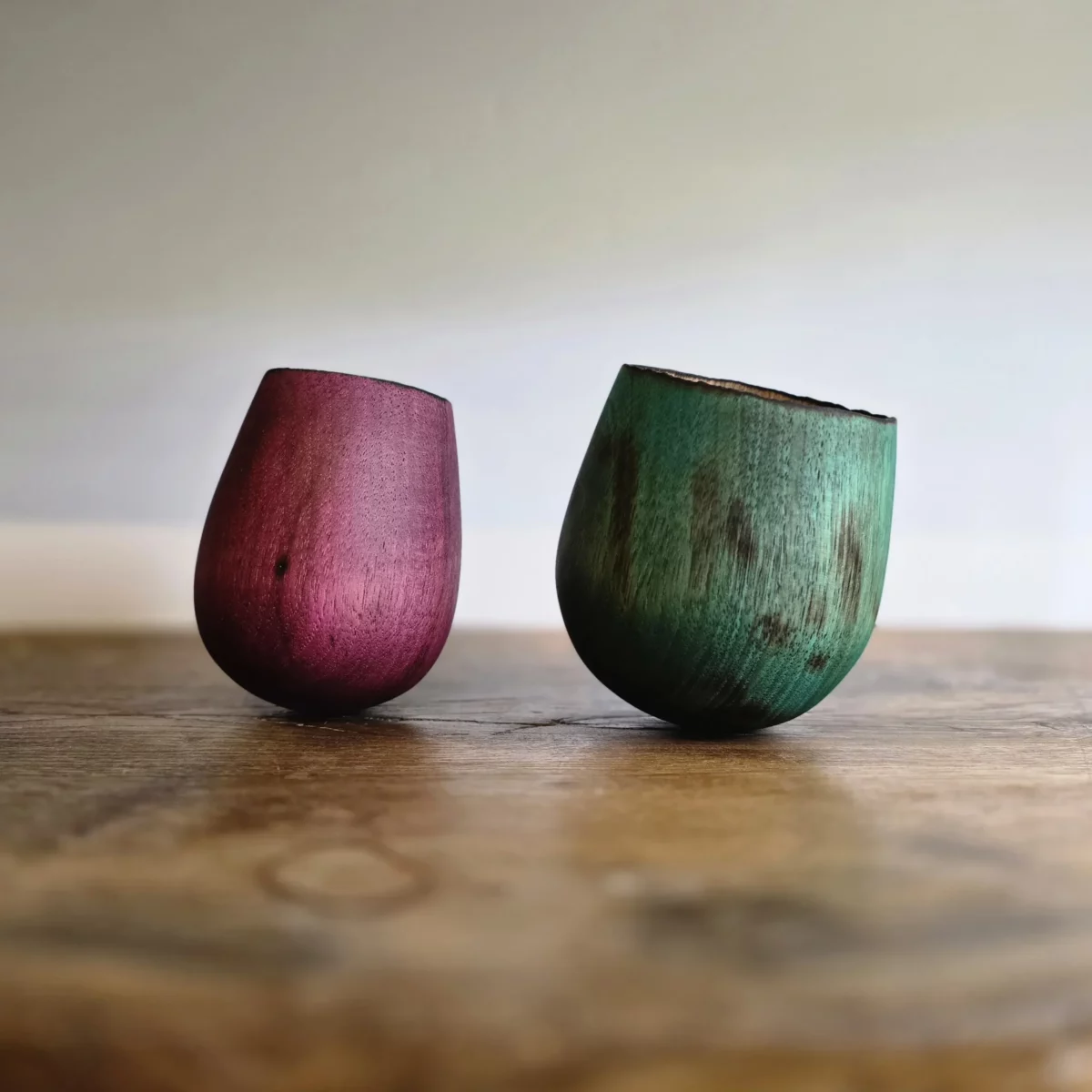 Bol en bois fin de Noyer. Réalisé en tournage sur bois d'art 1.5mm d'épaisseur