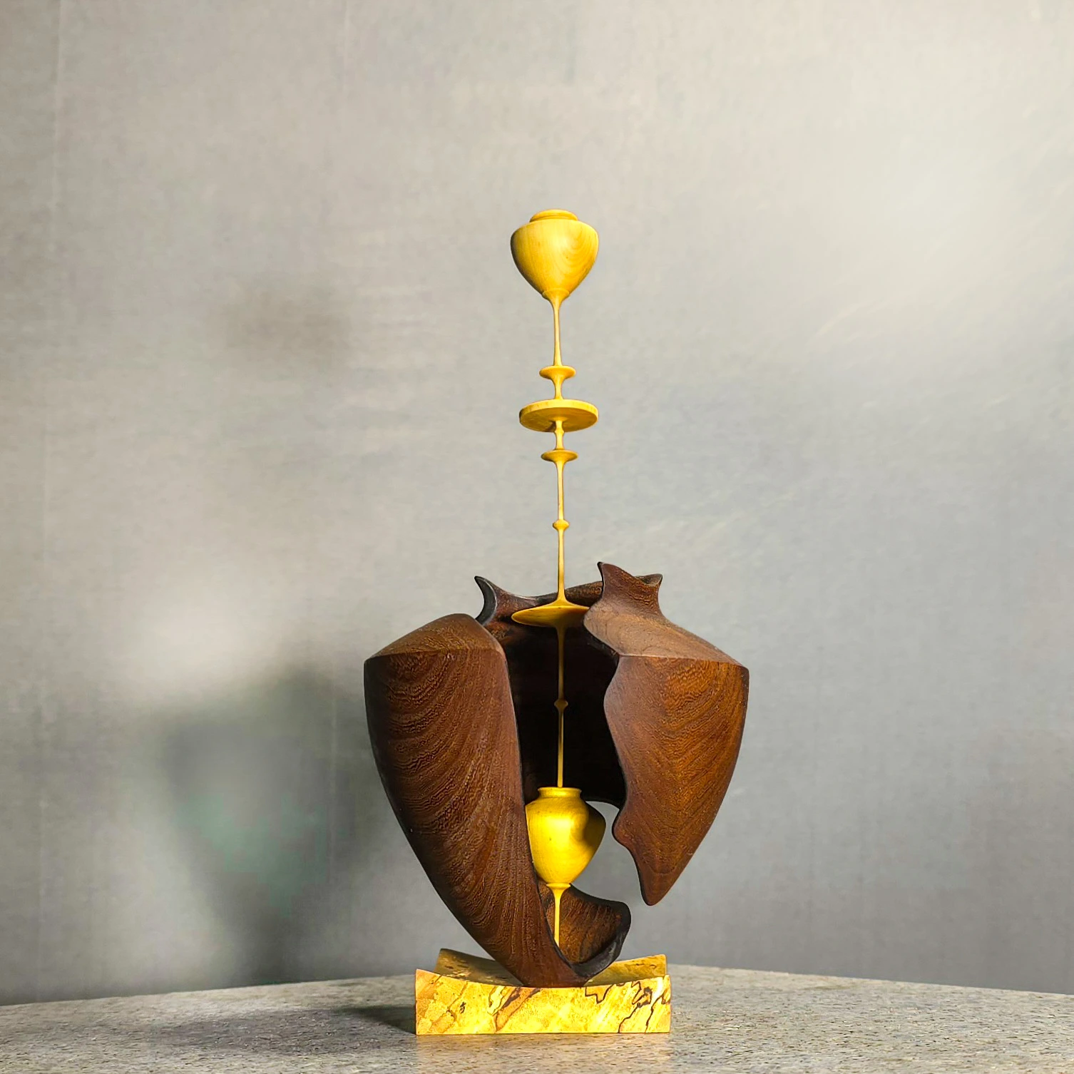 Vase hollowform avec trembleur en buis - tournage sur bois d'art